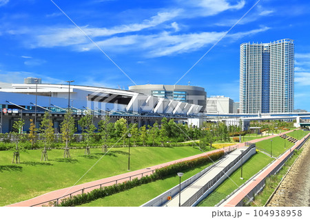 【東京都】晴天下の豊洲市場(中央卸売市場) 【東京都】晴天下の豊洲市場(中央卸売市場) 104938958