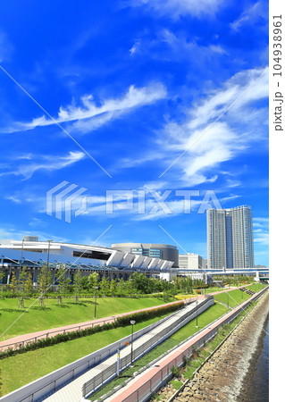 【東京都】晴天下の豊洲市場(中央卸売市場) 【東京都】晴天下の豊洲市場(中央卸売市場) 104938961