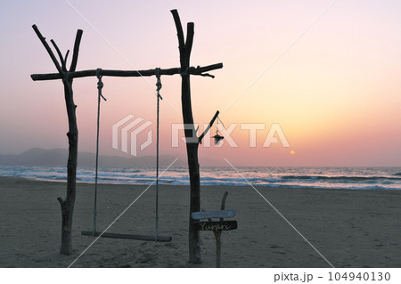【夕日ヶ浦海岸 (夕刻)】 京都府京丹後市網野町浜詰 【夕日ヶ浦海岸 (夕刻)】 京都府京丹後市網野町浜詰 104940130