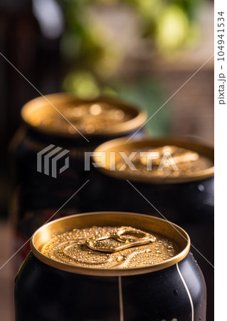 Beer cans 104941534