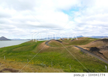 アイスランド北部の風景、ミーヴァトン湖 104941774