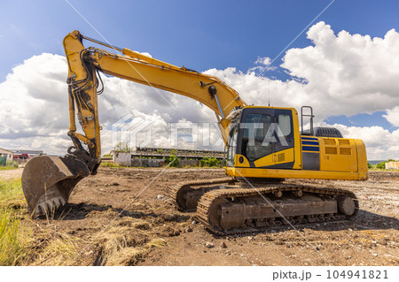 Crawler excavator front view 104941821