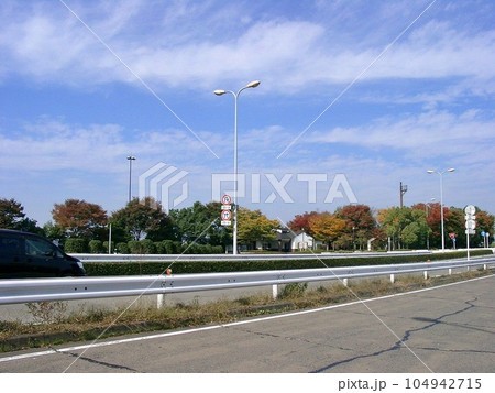 「尾島パーキング(2010.11)」群馬県太田市に入る 国道17号上武道路 上り下りの駐車場ほぼ全景 「尾島パーキング(2010.11)」群馬県太田市に入る 国道17号上武道路 上り下りの駐車場ほぼ全景 104942715