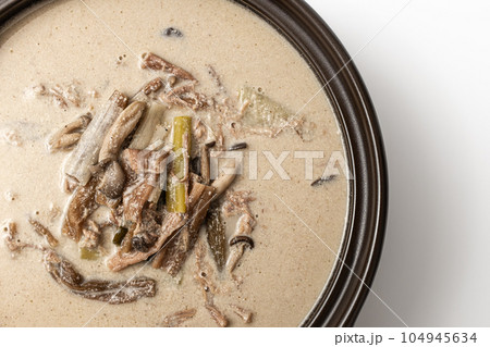 Beef perilla soup on white background 104945634