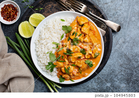 Chicken and cashew red curry 104945803