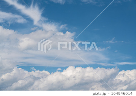夏の青空　背景素材（7月） 104946014