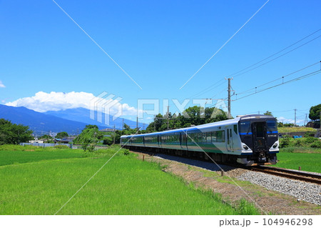 伊豆箱根鉄道を走る特急踊り子 104946298
