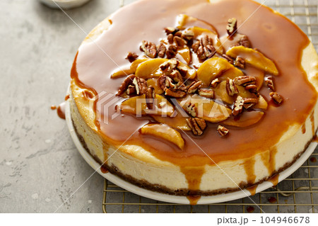 Apple caramel pecan cheesecake Apple caramel pecan cheesecake 104946678