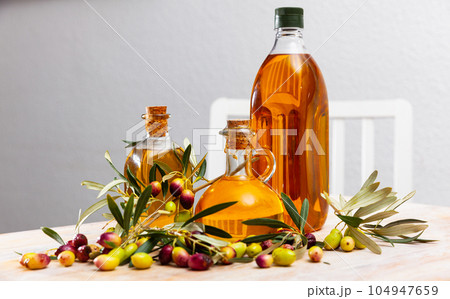 Bottles and carafes with olive oil 104947659