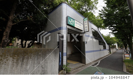 JR東日本、京葉線の越中島駅1号出入口 JR東日本、京葉線の越中島駅1号出入口 104948847