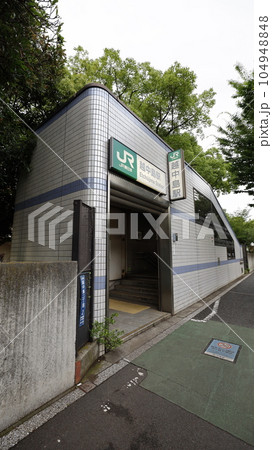 JR東日本、京葉線の越中島駅1号出入口 104948848