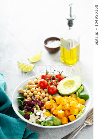 Vegan lunch bowl with chickpeas and roasted squash 104950168