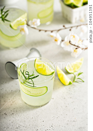 Cucumber gin gimlet 104951391