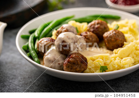 Swedish meatballs with mashed potatoes 104951458