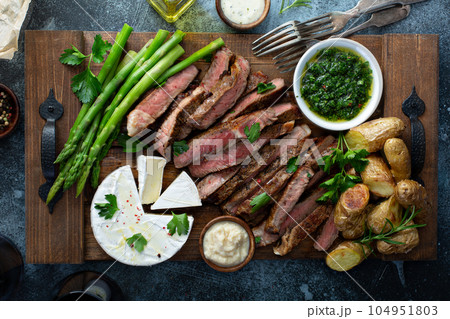 Sliced steak with asparagus and potatoes 104951803