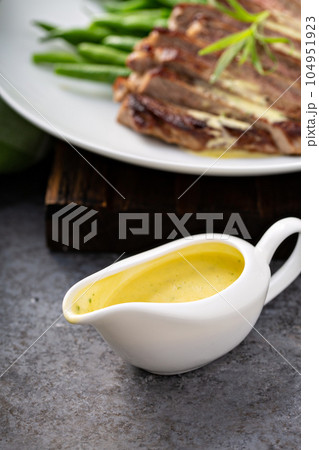 Bearnaise sauce in a sauce dish 104951923