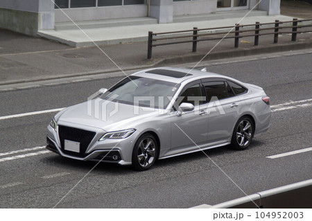 セダン車　道路走行 104952003