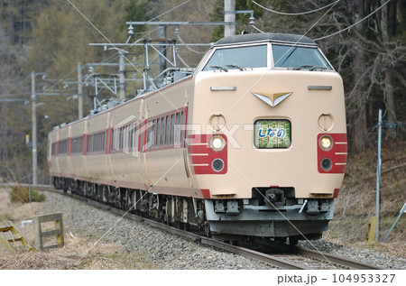 大糸線 南神城ー簗場 JR東海 381系 P1編成（神領） しなのの写真素材 [104953327] - PIXTA