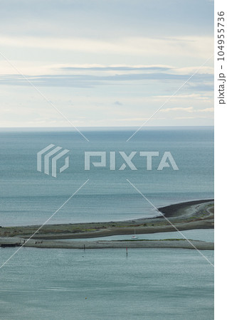 ニュージーランド　ネルソンのプリンセス・ドライブ・ルックアウトから見えるタスマン湾 104955736