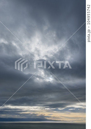 ニュージーランド　ネルソンのプリンセス・ドライブ・ルックアウトから見えるタスマン湾 104955742