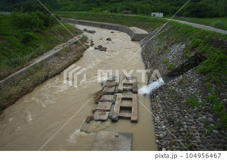大雨に見舞われた白岩川のその後　白岩橋周辺 104956467