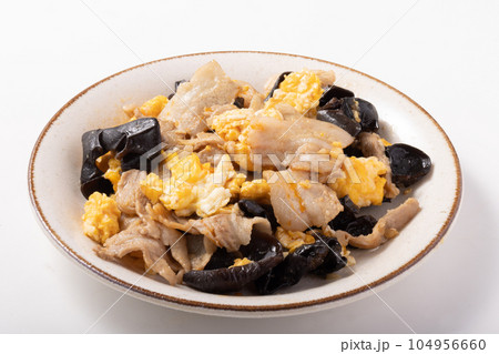 キクラゲと豚バラ肉の卵炒め キクラゲと豚バラ肉の卵炒め 104956660