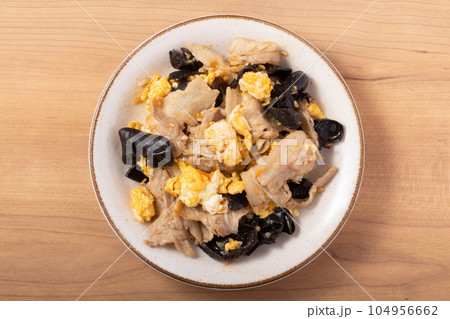 キクラゲと豚バラ肉の卵炒め 104956662