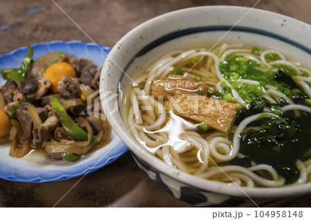 うどんと鶏もつ煮 104958148