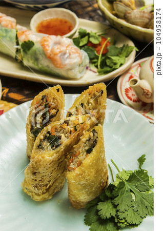 揚げ春巻き ベトナム料理 揚げ春巻き ベトナム料理 104958174