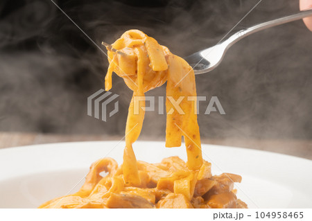 パスタ　　麺上げ 104958465