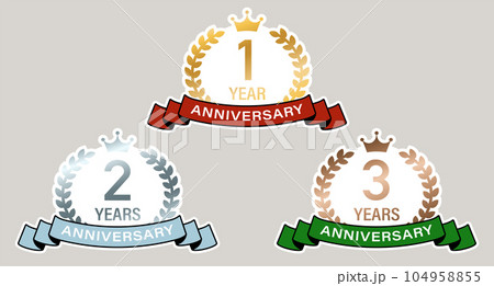 月桂樹と冠をモチーフにしたアニバーサリーエンブレムのセットイラスト 104958855