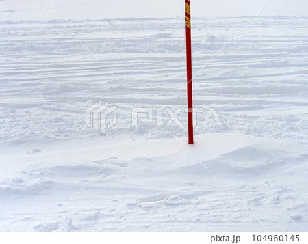 スキー場のゲレンデの風景 104960145