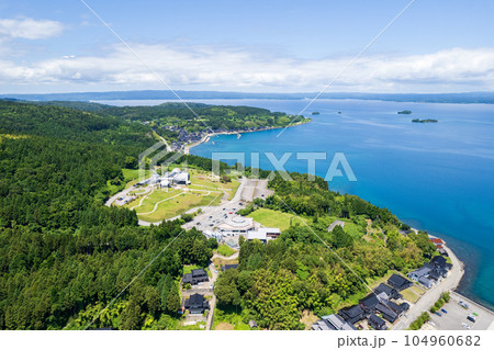 ドローン撮影|青空と能登島の自然豊かな景色と七尾湾|北側を撮影|石川県七尾市 ドローン撮影|青空と能登島の自然豊かな景色と七尾湾|北側を撮影|石川県七尾市 104960682