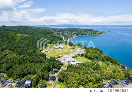 ドローン撮影|青空と能登島の自然豊かな景色と七尾湾|北側を撮影|石川県七尾市 ドローン撮影|青空と能登島の自然豊かな景色と七尾湾|北側を撮影|石川県七尾市 104960683