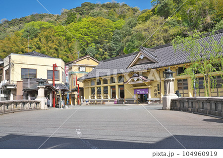 【城崎温泉の風景 (一の湯と王橋)】 兵庫県豊岡市城崎町湯島 【城崎温泉の風景 (一の湯と王橋)】 兵庫県豊岡市城崎町湯島 104960919