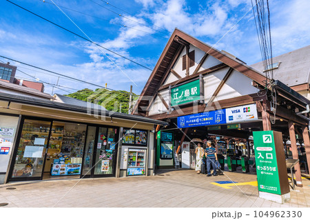 日本の藤沢都市景観 江ノ電・江ノ島駅などを望む 日本の藤沢都市景観 江ノ電・江ノ島駅などを望む 104962330