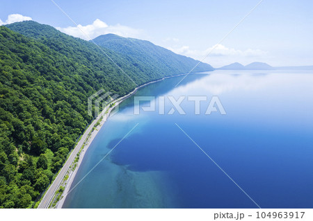 夏の支笏湖を空撮（支笏湖ブルー） 104963917
