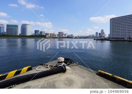 隅田川河口付近 水辺の町並み 104969056