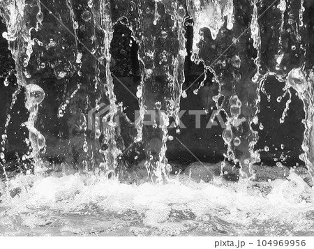 水の動き 104969956