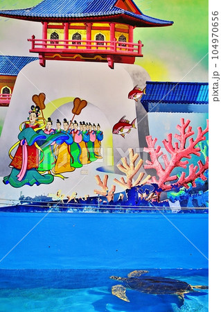 ウミガメと竜宮城　おたる水族館の風景 104970656