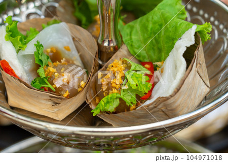 Sago, pork fillings, one of the Thai appetizers. 104971018