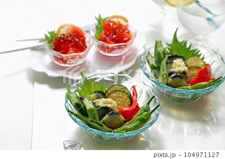 夏野菜の揚げ浸し 夏野菜の揚げびたし 夏野菜の揚げ浸し 夏野菜の揚げびたし 104971127