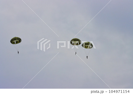 パラシュート降下訓練　自衛隊 104971154