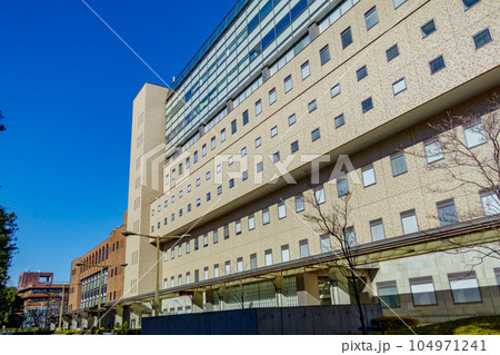 【東京の都市風景】東京大学医学部付属病院 104971241