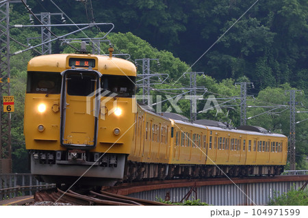 赤穂線／伯備線115系電車（6両編成：新見行） 104971599