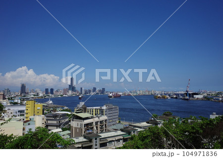 台湾高雄の打狗英国領事館から見た高雄の風景 台湾高雄の打狗英国領事館から見た高雄の風景 104971836