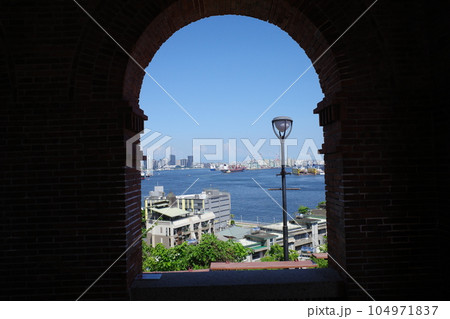 台湾高雄の打狗英国領事館から見た高雄の風景 台湾高雄の打狗英国領事館から見た高雄の風景 104971837
