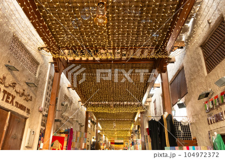 ドバイのオールド・スーク（市場） 104972372