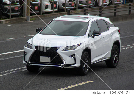 SUV 多用途車 道路走行 SUV 多用途車 道路走行 104974325