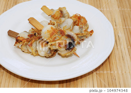 ホタテ貝柱の串焼き 104974348